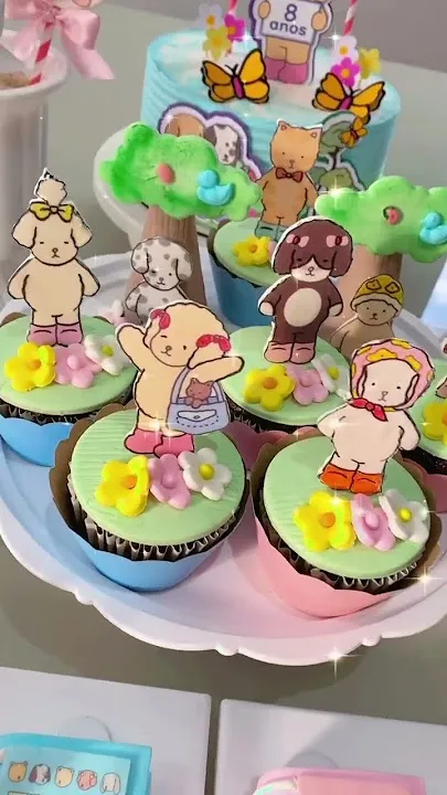 Cupcakes decorados y mesa dulce personalizada